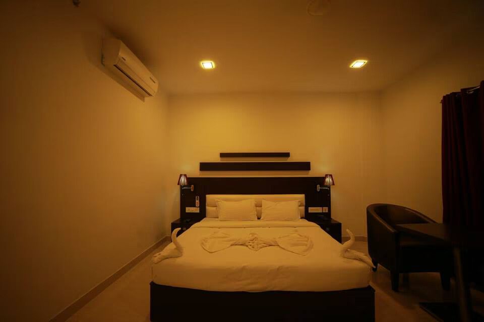Hotel Theertha International Deluxe Room