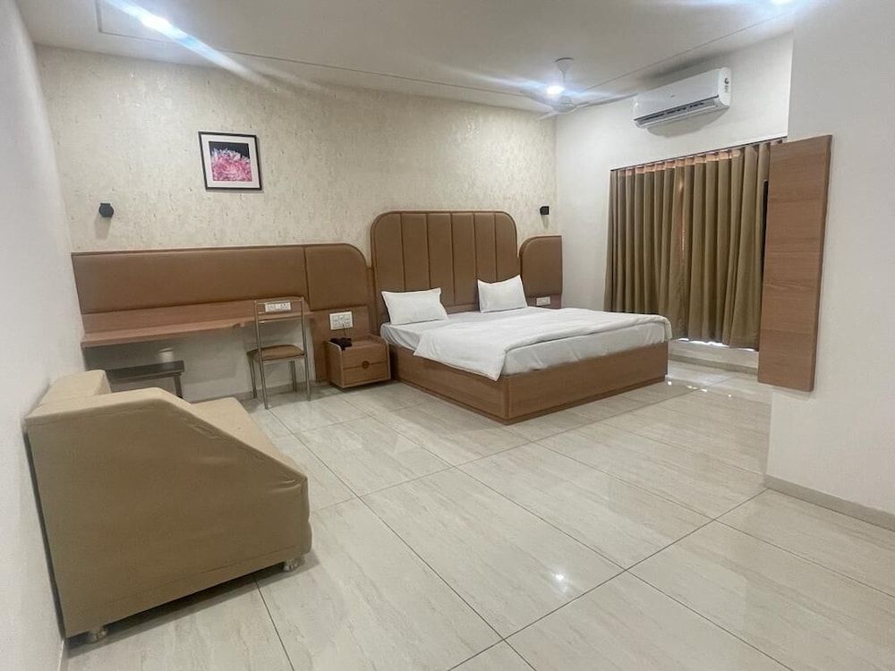 Hotel Sparsh Inn Morbi Executive Room