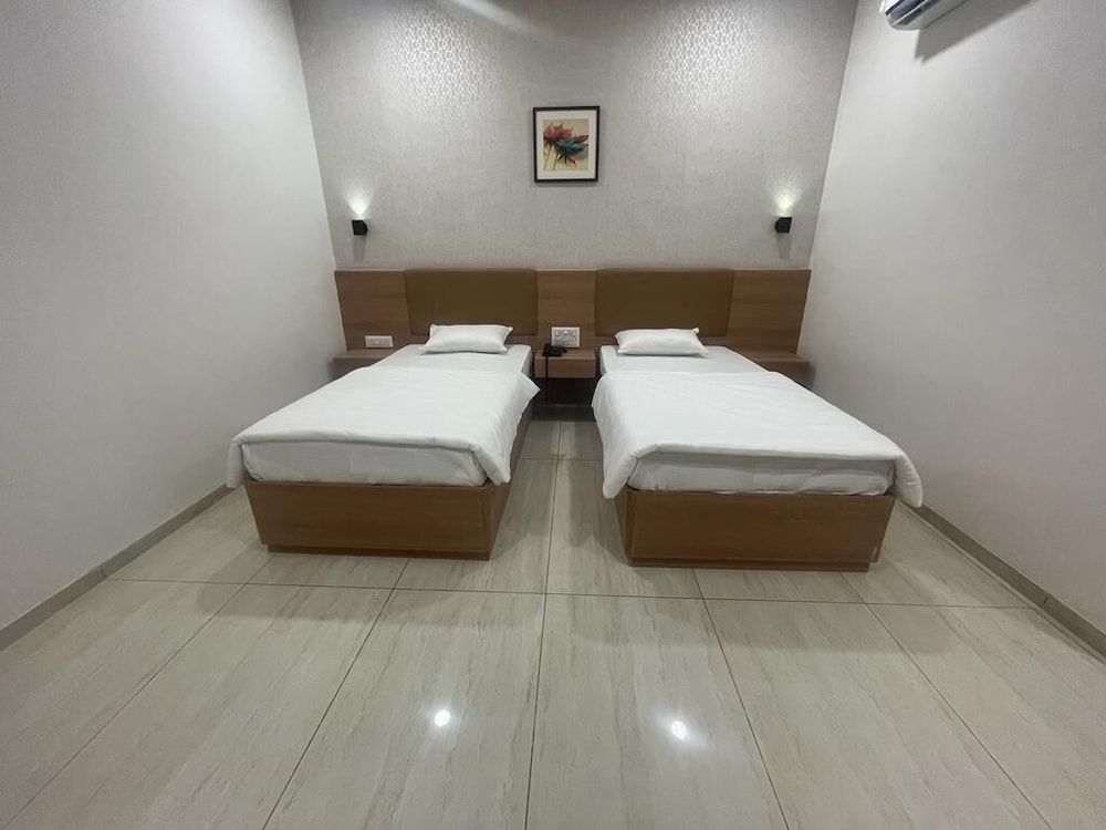 Hotel Sparsh Inn Morbi Deluxe Twin Room 2