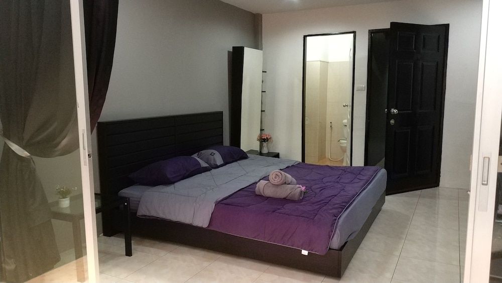 Desire Guesthouse Patong Double Room, 1 King Bed, Non Smoking