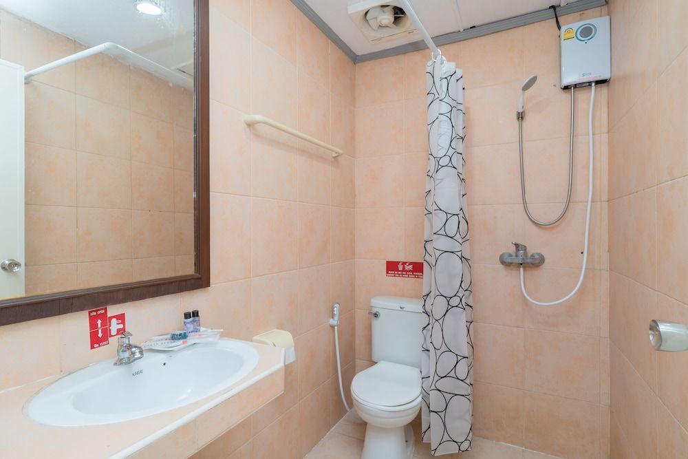 Knock Knock Beach Boutique Deluxe Twin Room 4