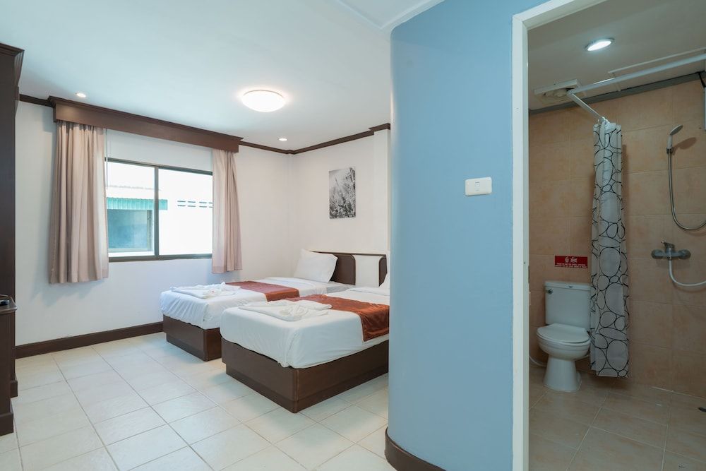 Knock Knock Beach Boutique Deluxe Twin Room 3