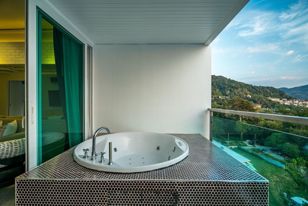 Baycliff Residence by Lofty Two Bedrooms Apartment 17