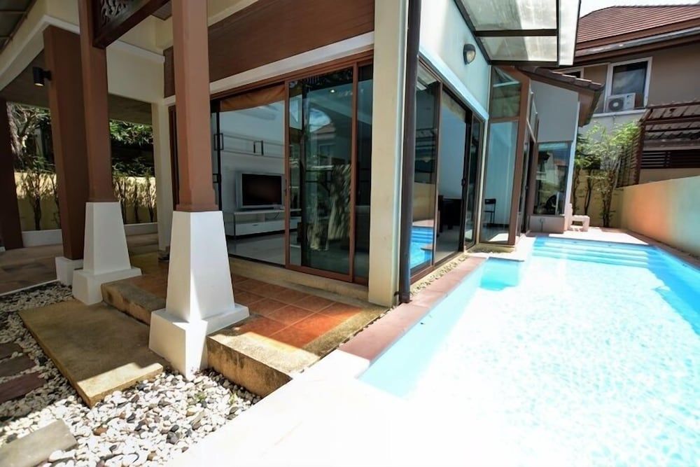 undefined Baan Aroonpat 8