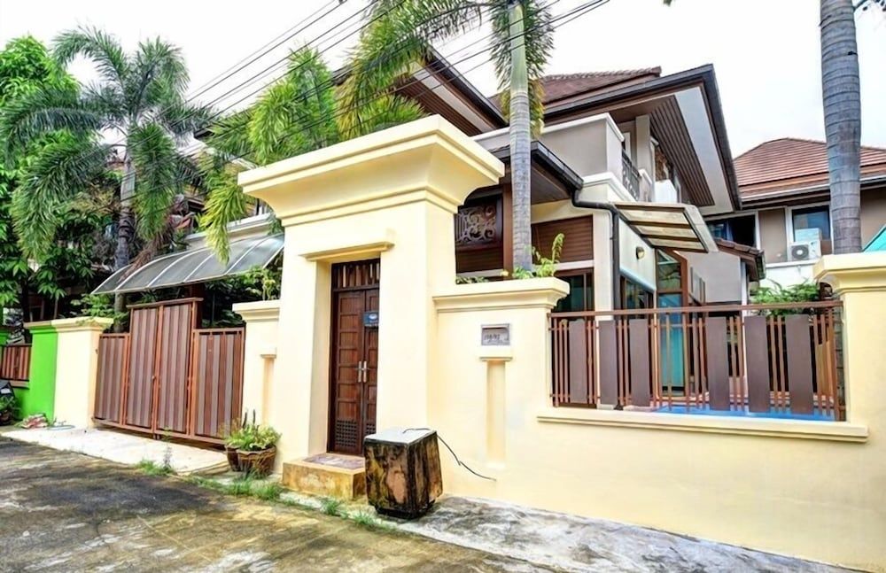 undefined Baan Aroonpat 2