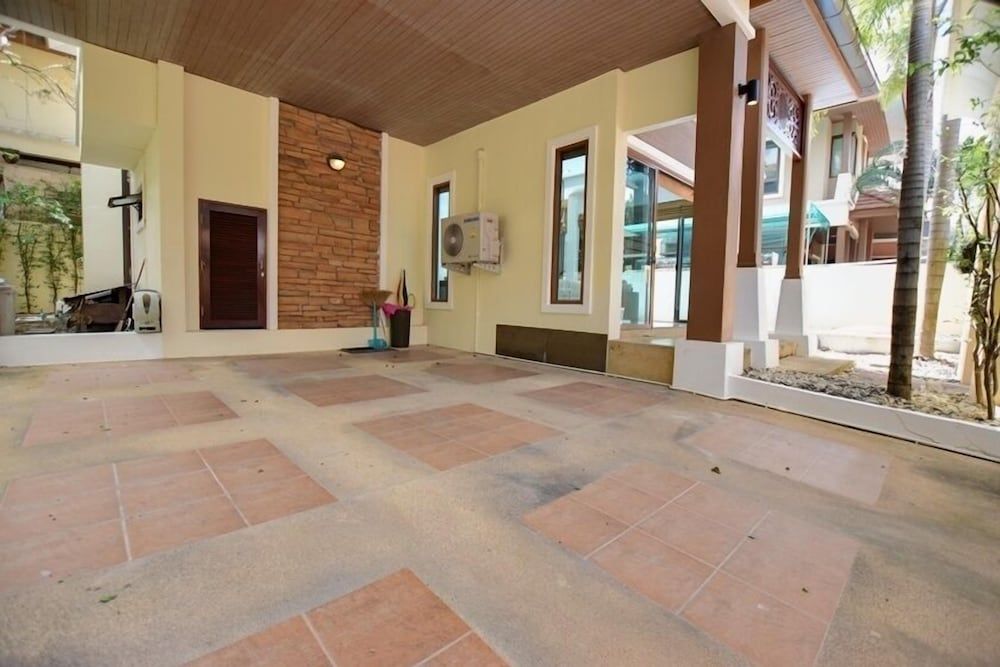 undefined Baan Aroonpat 10