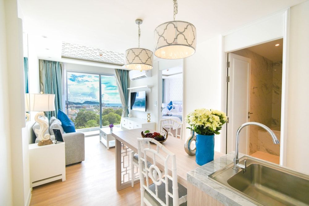 The Aristo Seaview Hotel Patong 1 Bedroom Corner Suite with Garden View 5