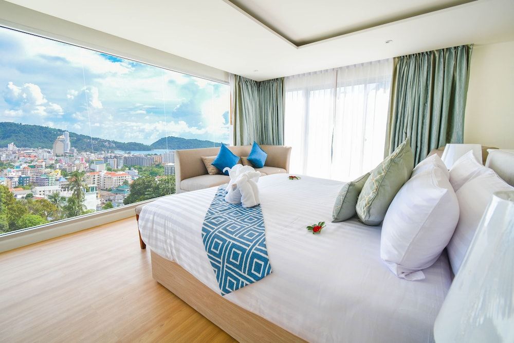 The Aristo Seaview Hotel Patong 1 Bedroom Corner Suite with Sea View