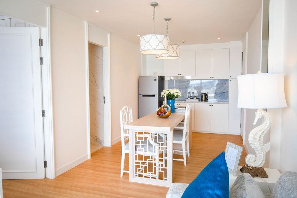 The Aristo Seaview Hotel Patong 1 Bedroom Corner Suite with Garden View 6