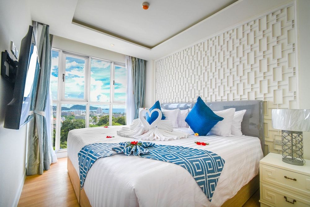 The Aristo Seaview Hotel Patong 1 Bedroom Corner Suite with Garden View 9
