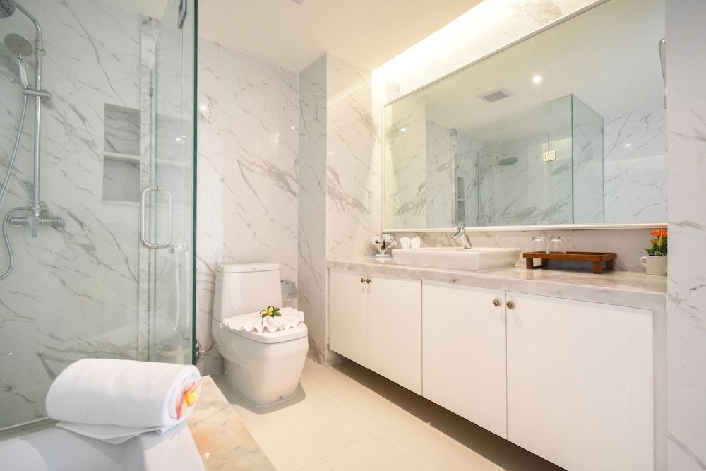 The Aristo Seaview Hotel Patong 1 Bedroom Corner Suite with Sea View 7