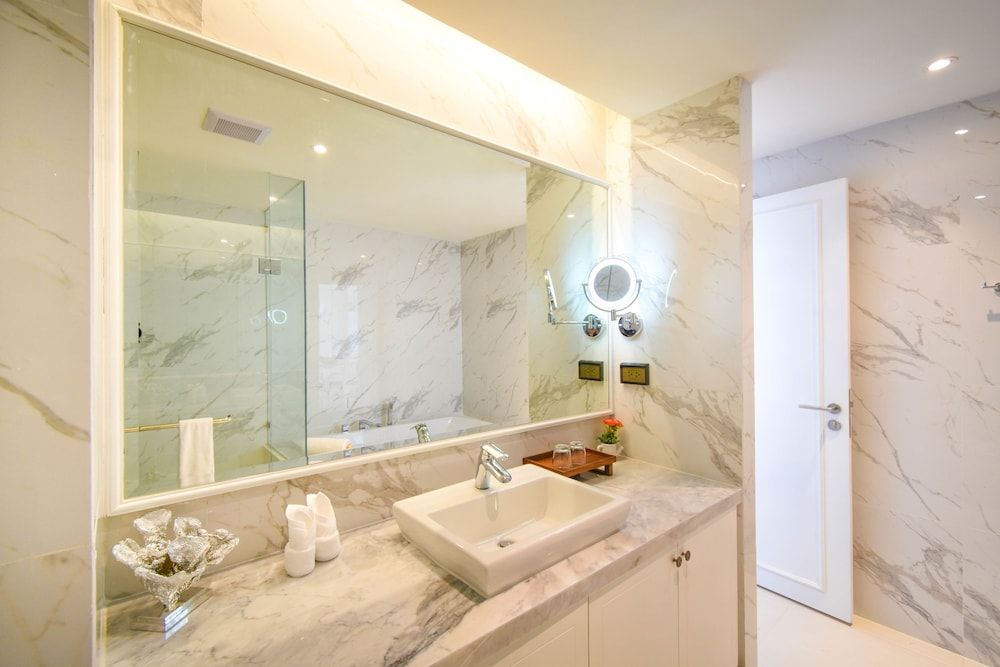 The Aristo Seaview Hotel Patong 1 Bedroom Corner Suite with Garden View 8