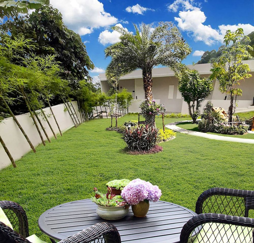 The Aristo Seaview Hotel Patong 1 Bedroom Corner Suite with Garden View 4