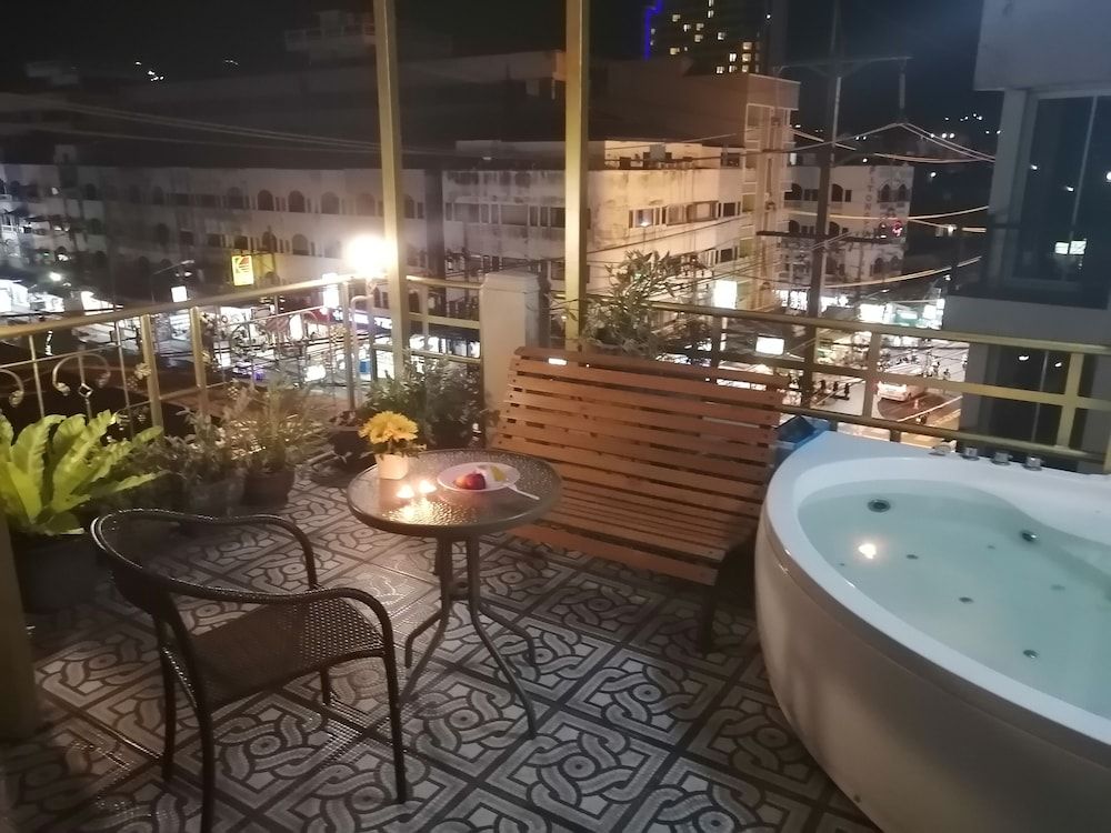 undefined Qhkl Hotel 2