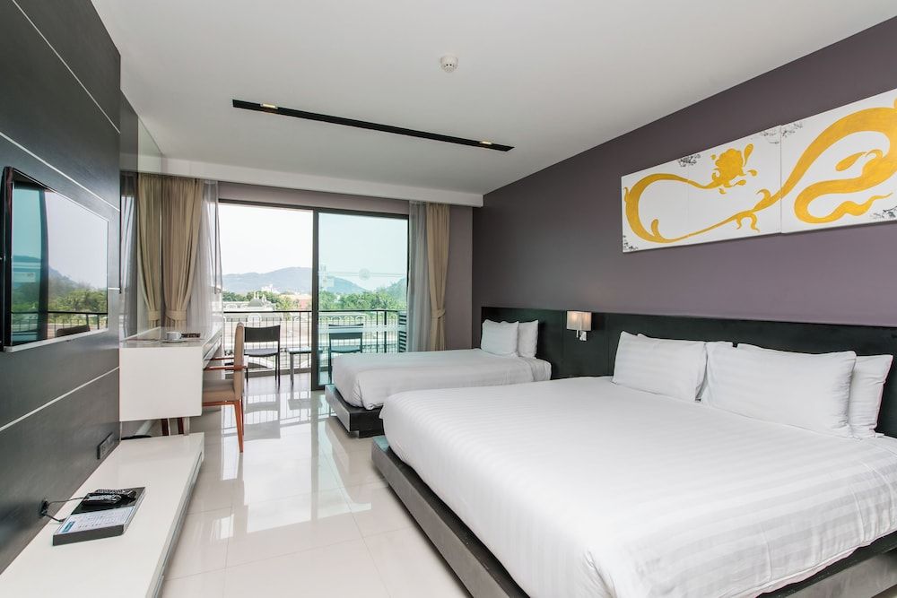undefined Suite Large Studio Apt With Hot Tub Bath In Front Pa Tong Beach 8
