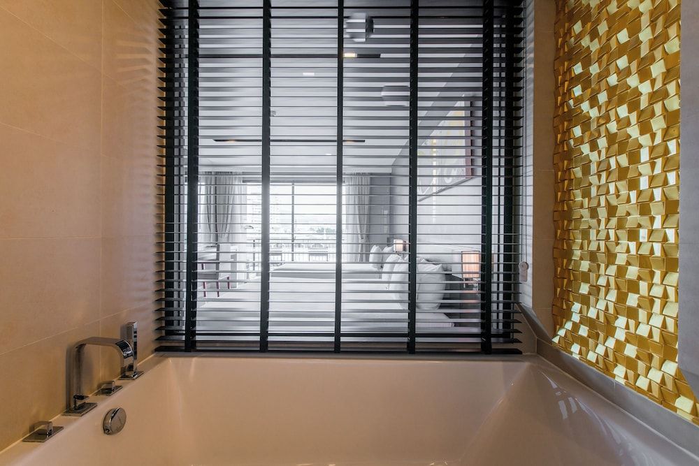 Suite Large Studio Apt With Hot Tub Bath In Front Pa Tong Beach Condo, 1 Bedroom, Accessible, Balcony 16