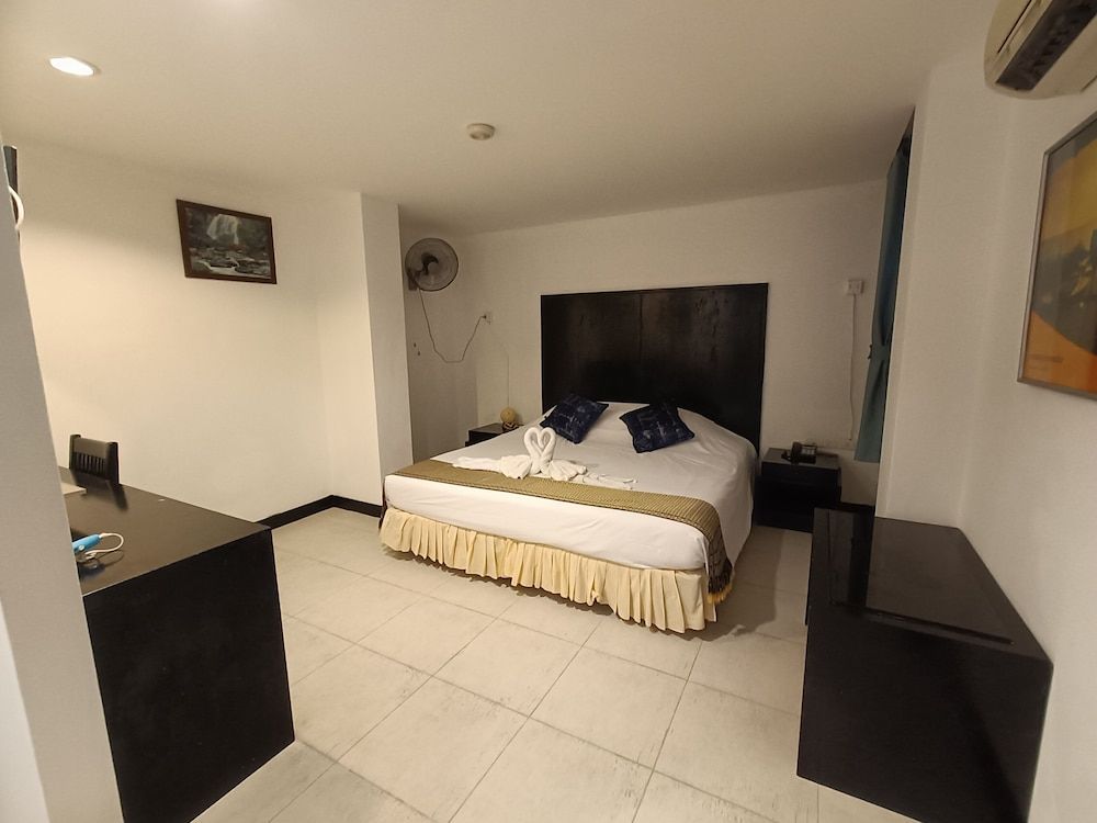 NOBLE HOUSE PATONG Standard Double Room 2
