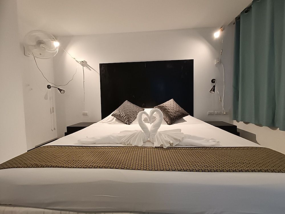 NOBLE HOUSE PATONG Standard Double Room 13