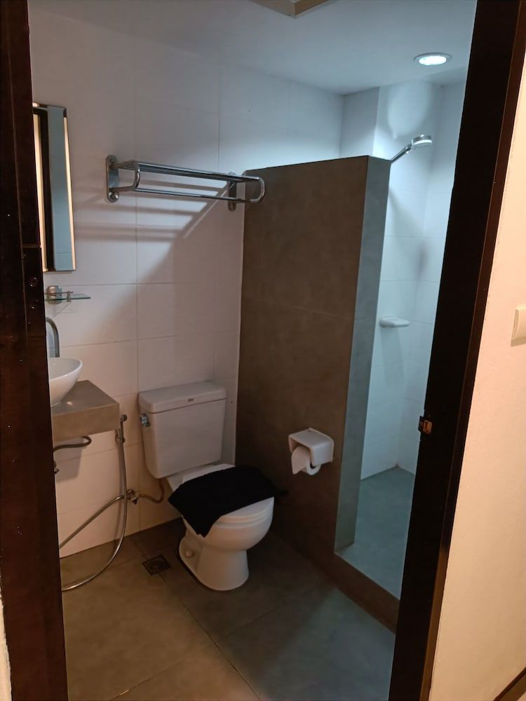 NOBLE HOUSE PATONG Standard Double Room 16