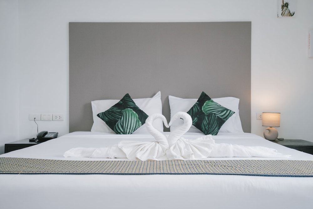 NOBLE HOUSE PATONG Standard Double Room 9