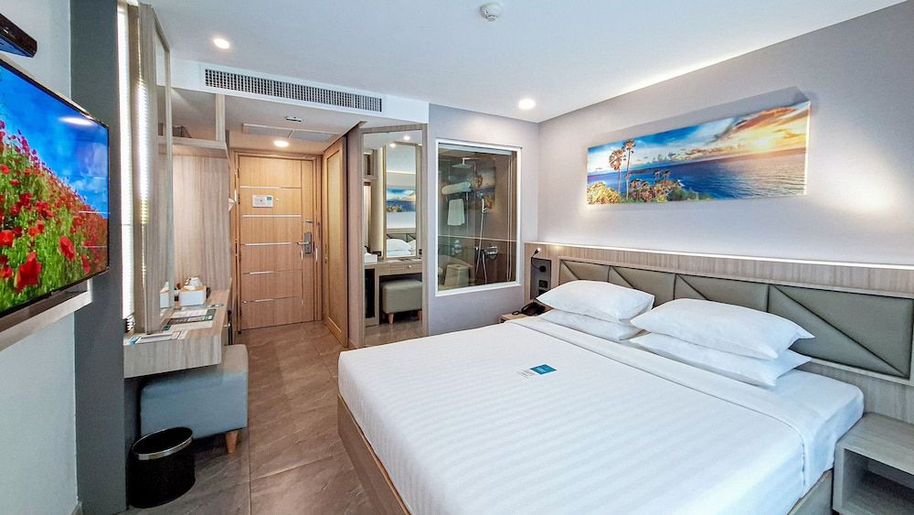 Clarian Hotel Beach Patong Superior Standard King Room Balcony 2