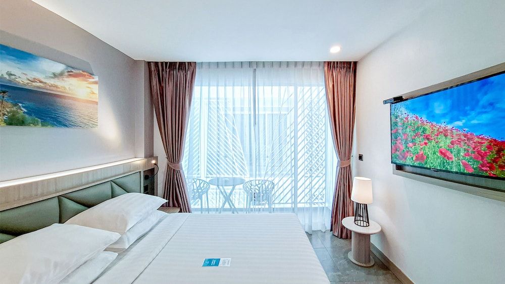 Clarian Hotel Beach Patong Superior Standard King Room Balcony 3