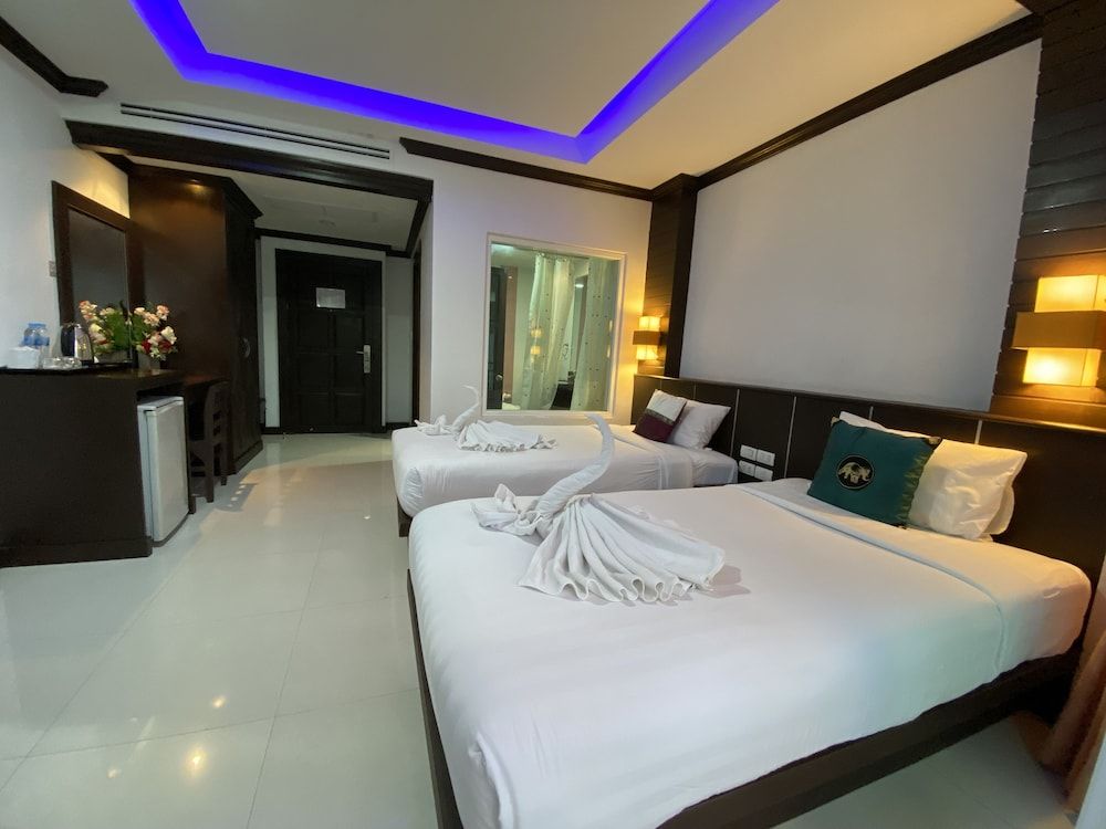 undefined 77 Patong Hotel & Spa 4