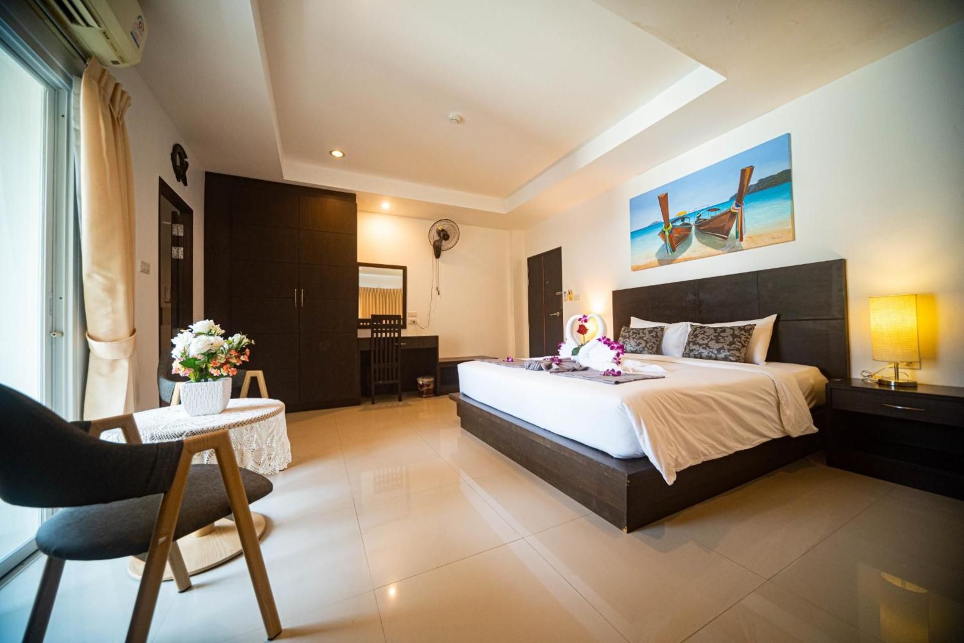 Deluxe Room with King Bed - Non-Smoking