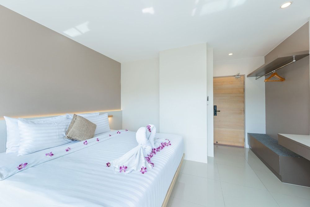 undefined La Vista Patong Hotel 6