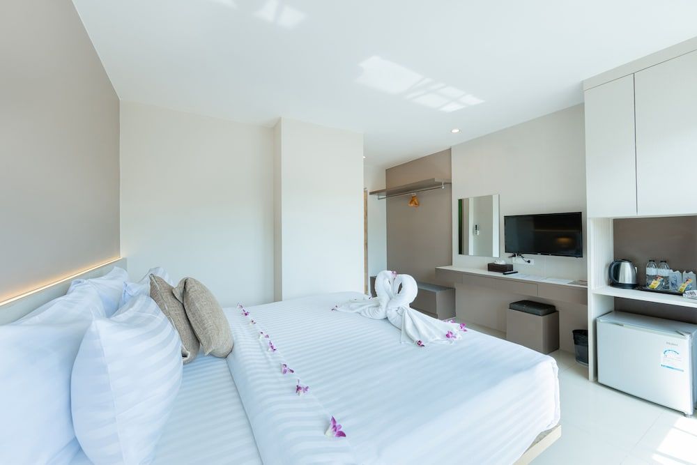 undefined La Vista Patong Hotel 8