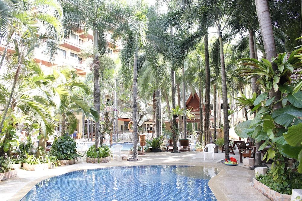 undefined B Buri Hotel 10