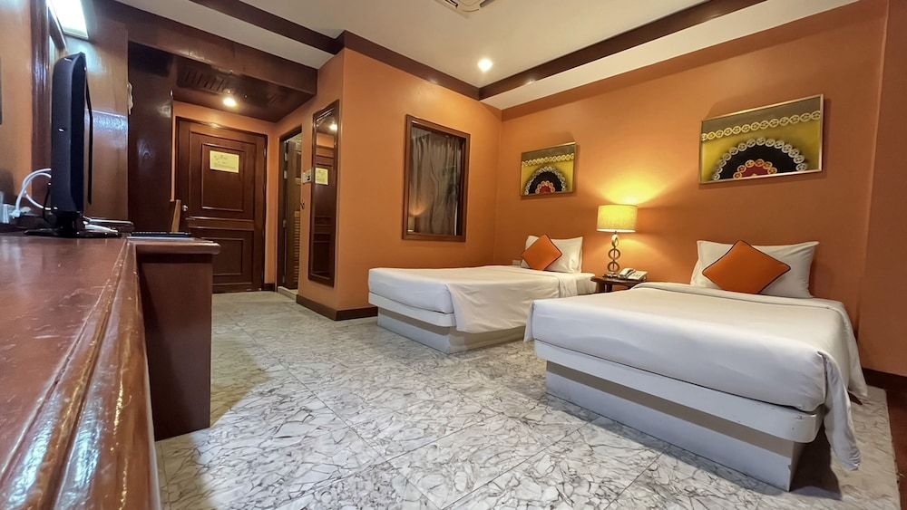 undefined B Buri Hotel 6