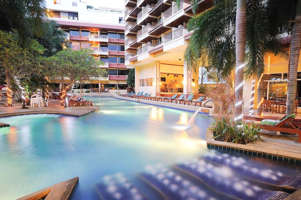 undefined B Buri Hotel 9