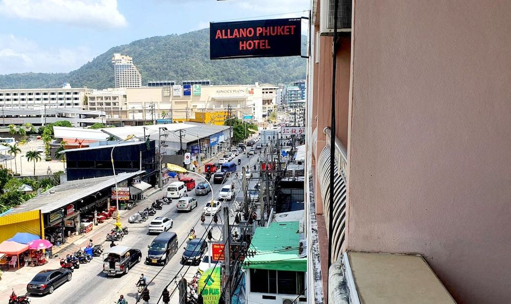 undefined Chalita House 8