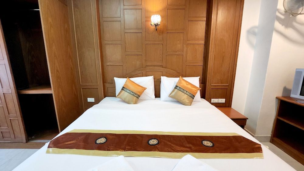 undefined Chalita House 10