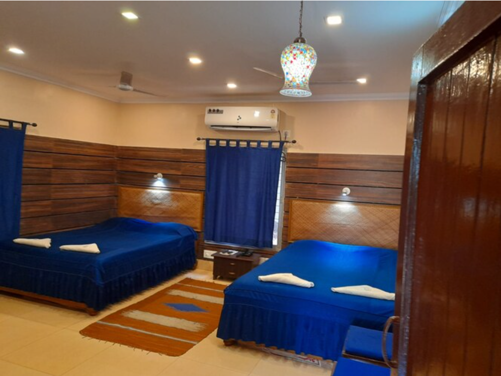 Park Guest House AC FOUR BED DELUXE ROOM 2