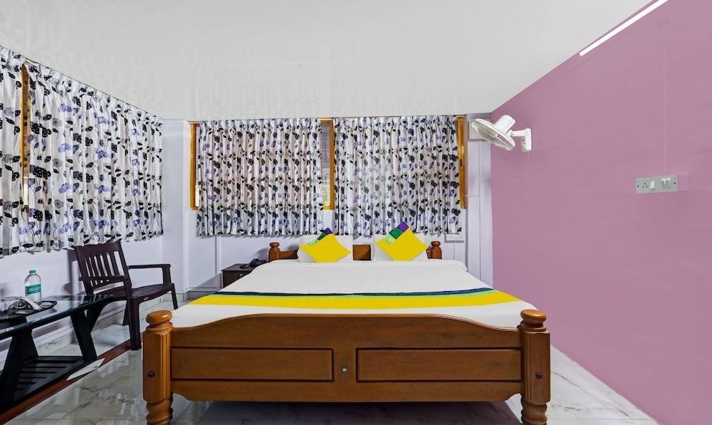 Itsy By Treebo - Iha Comforts With Mountain View Deluxe Double Room 3