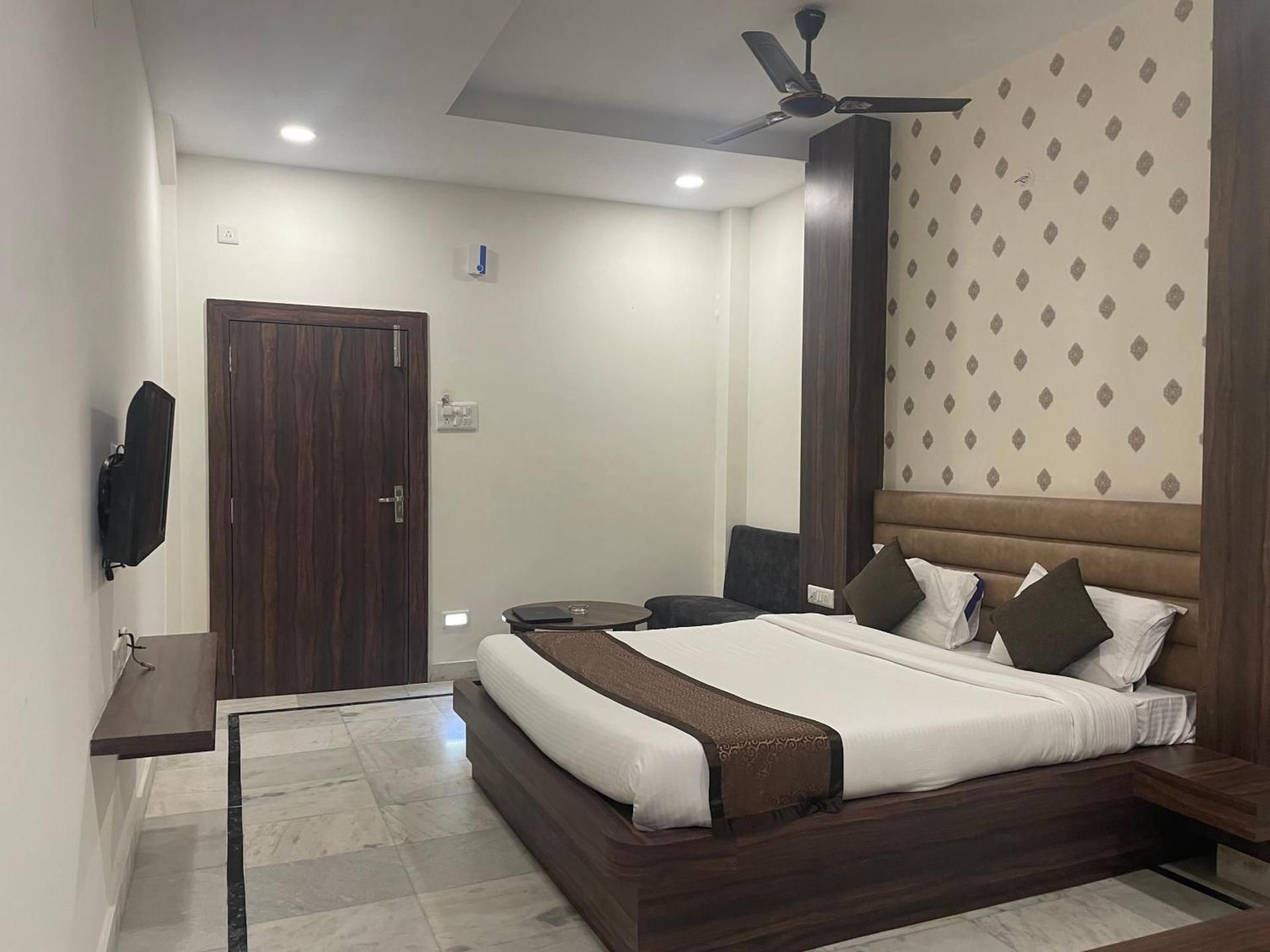 Hotel Royal Embassy Standard Double Room 6