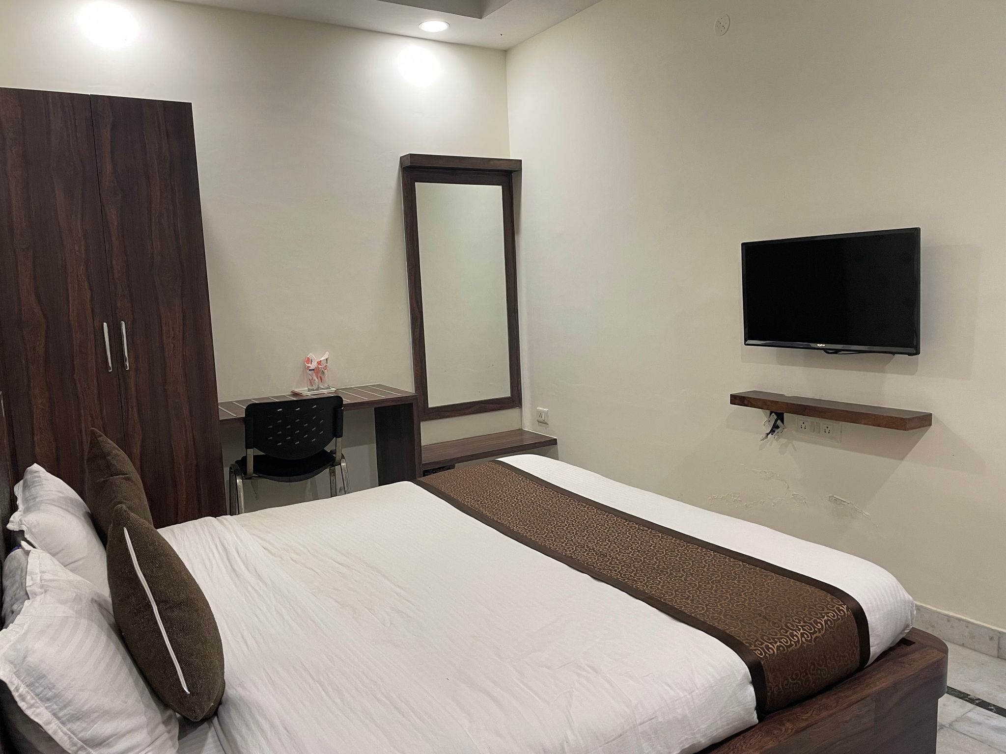 Hotel Royal Embassy Standard Double Room 9