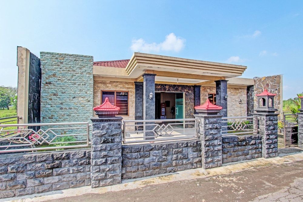 OYO 91353 Hotel Surya Andesa