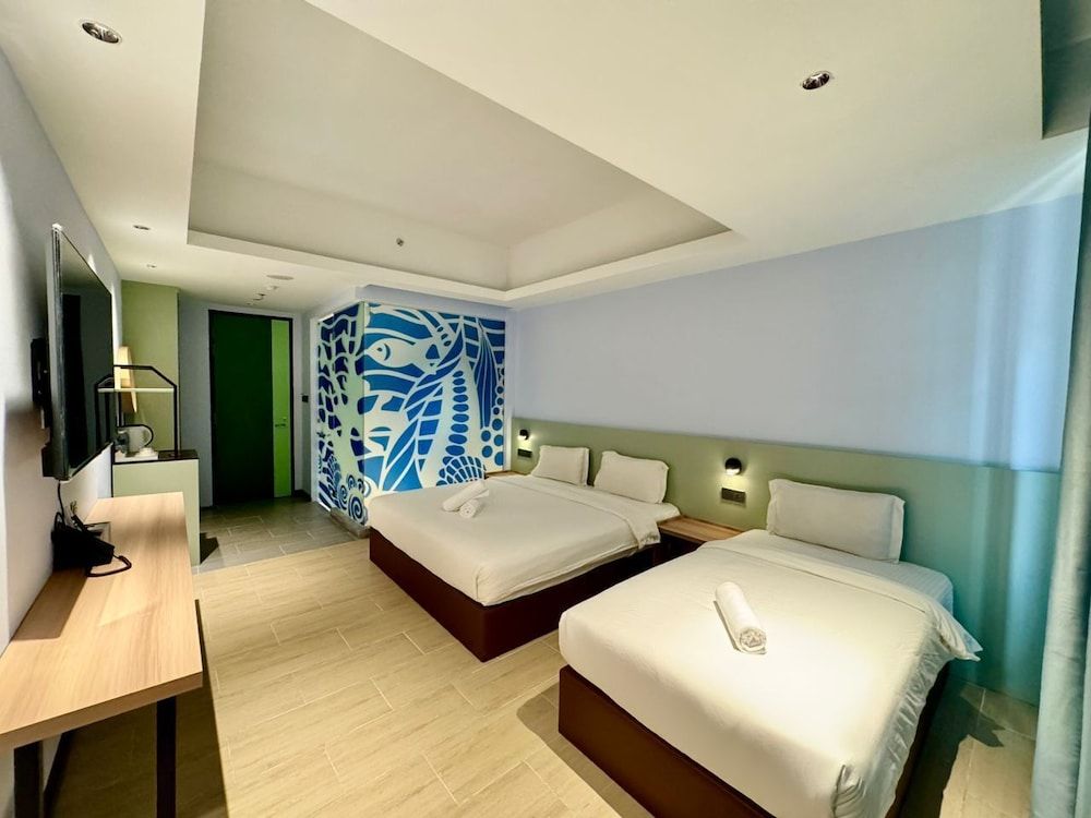 Wing Tat Grand Hotel Deluxe Double or Twin Room 2