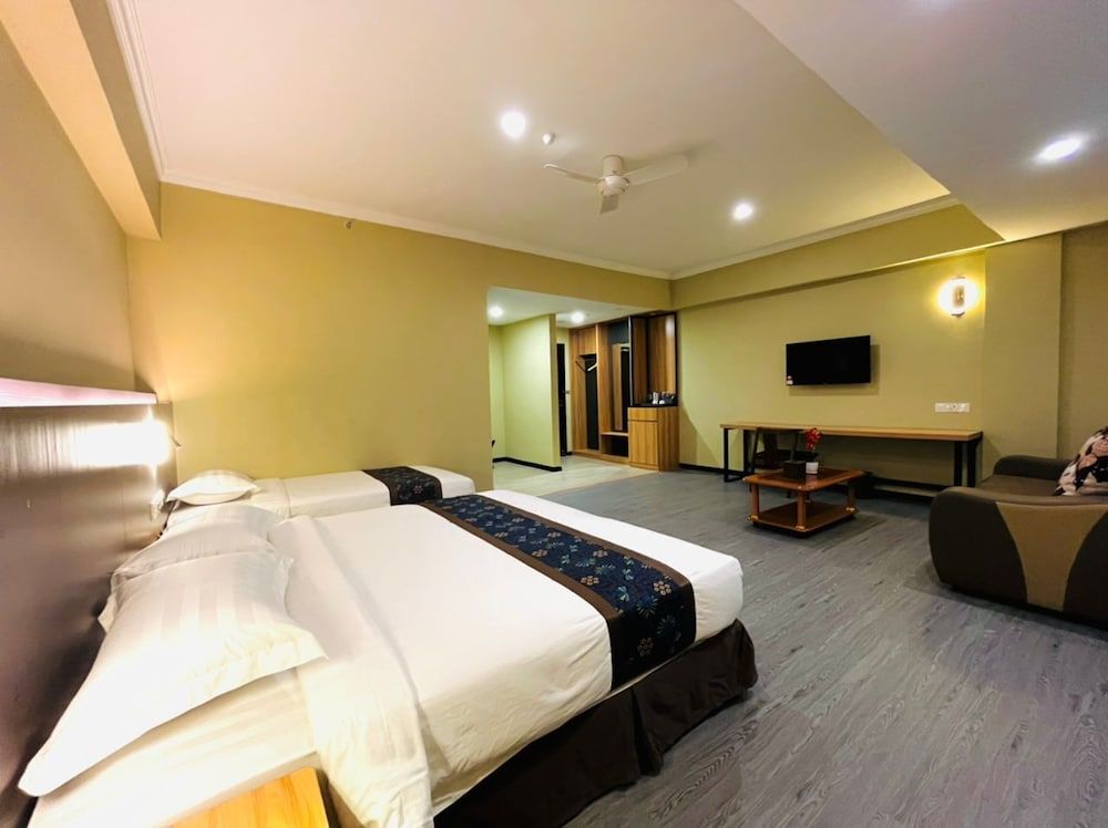 Wing Tat Grand Hotel Deluxe Double or Twin Room