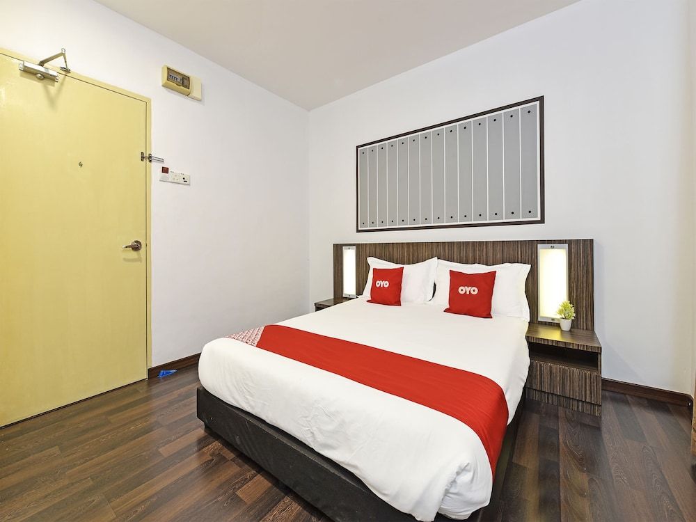 4S Hotel Deluxe Double Room 4