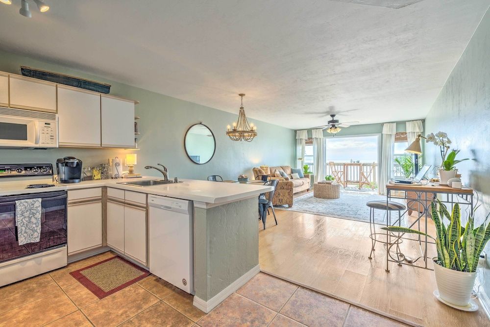 Charming Cedar Key Condo: Direct Beach Access