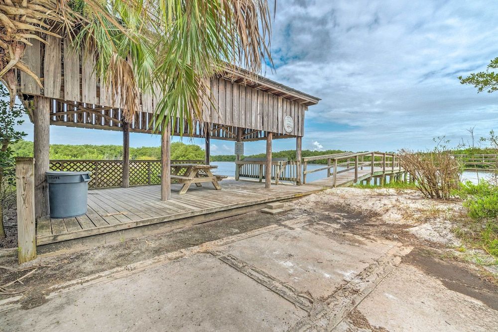 Charming Cedar Key Condo: Direct Beach Access