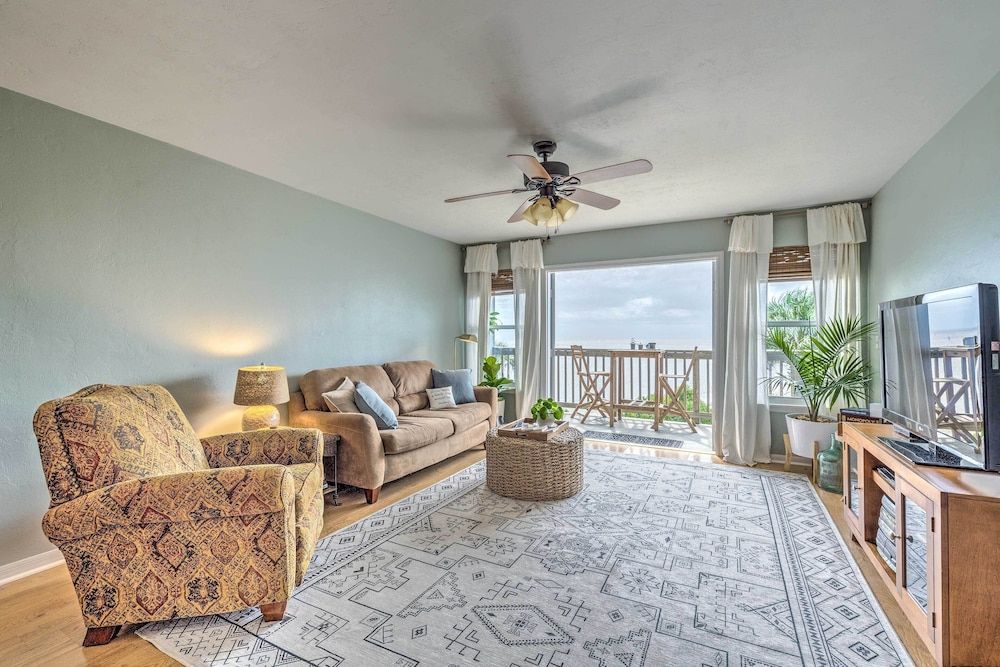 Charming Cedar Key Condo: Direct Beach Access