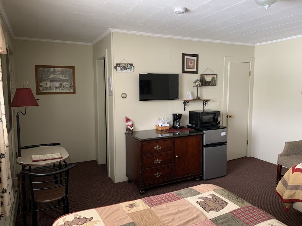 Carroll Motel & Cottages Standard Room, 2 Double Beds (Motel Room 17)