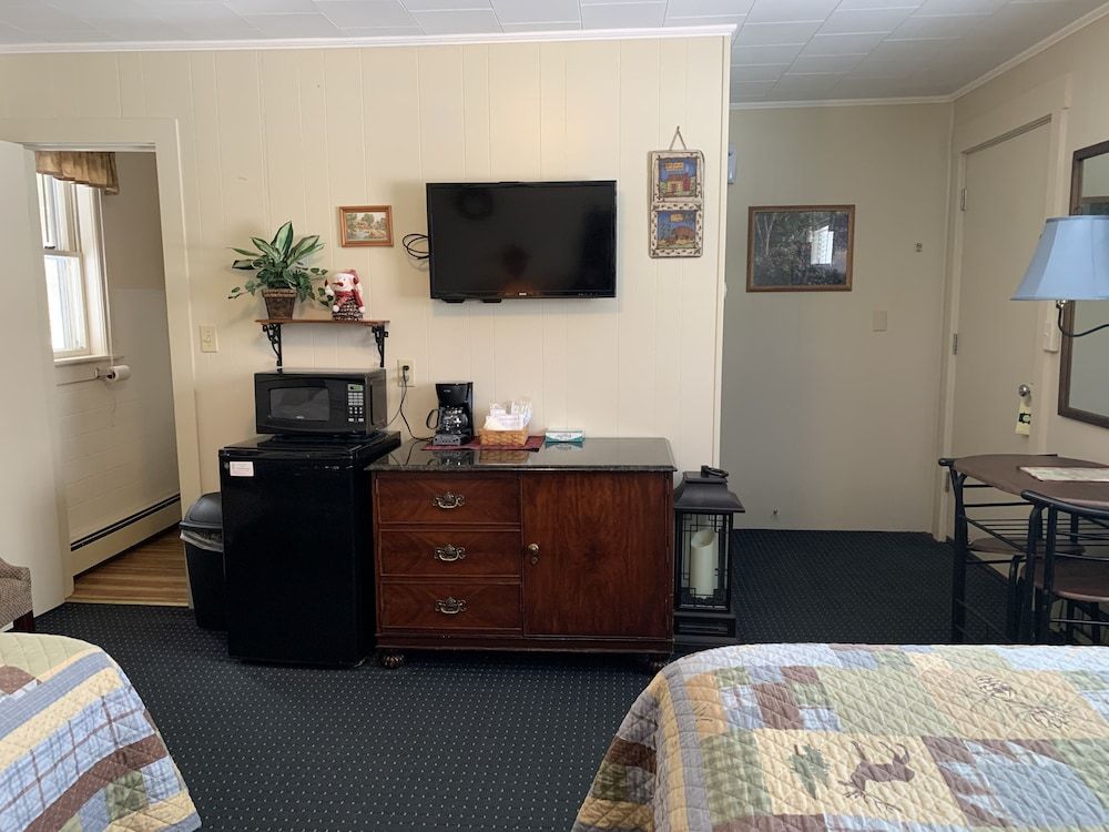 Carroll Motel & Cottages Standard Room, 2 Double Beds (Motel Room 22)