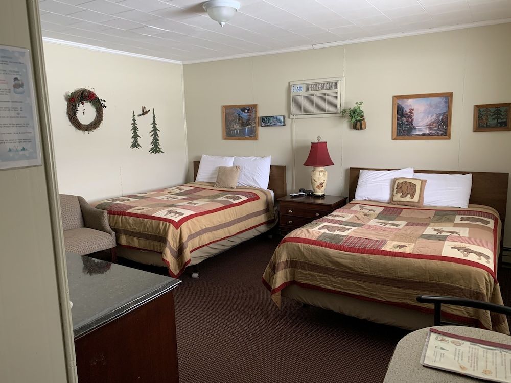 Carroll Motel & Cottages Standard Room, 2 Double Beds (Motel Room 17) 4