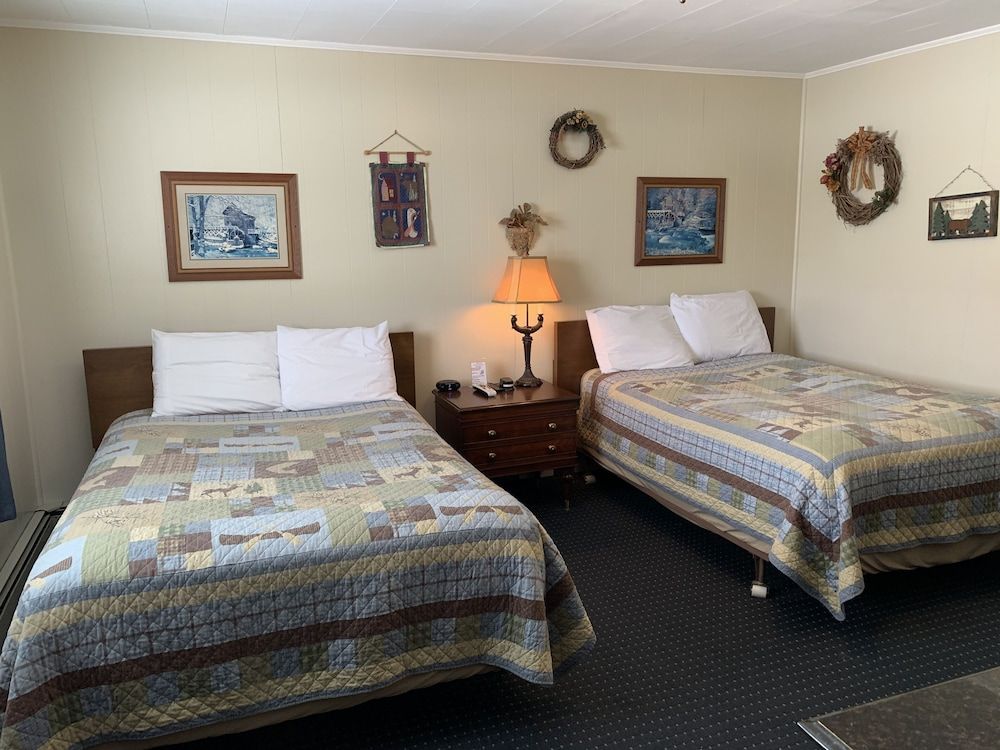 Carroll Motel & Cottages Standard Room, 2 Double Beds (Motel Room 22) 4